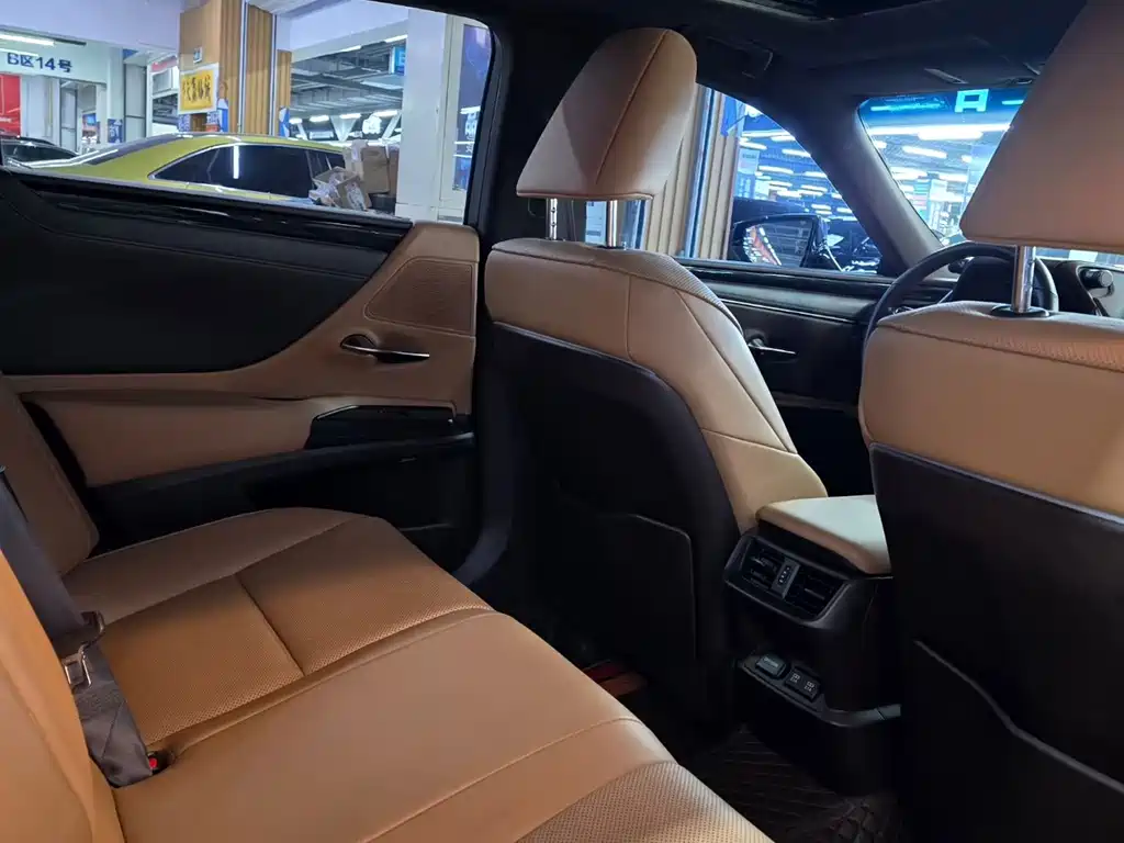Lexus ES 2018 300h V