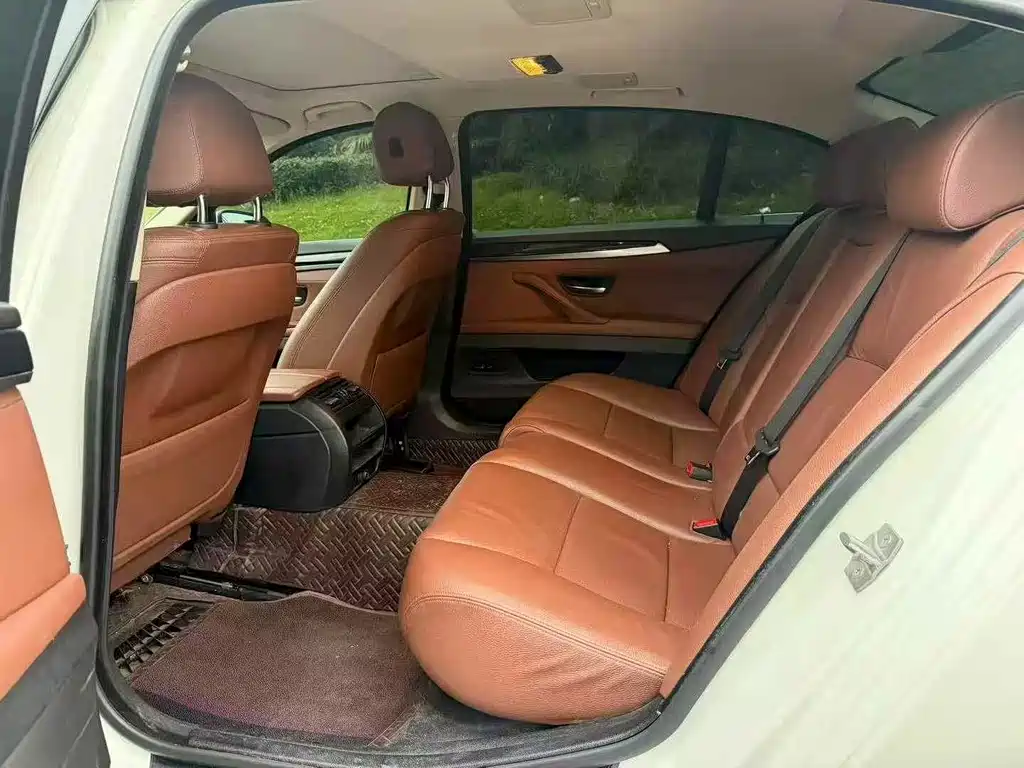BMW 5 Series — миниатюра 5