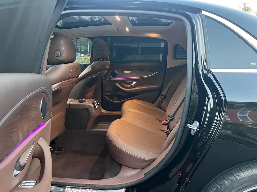 Mercedes-Benz E-Class — миниатюра 13