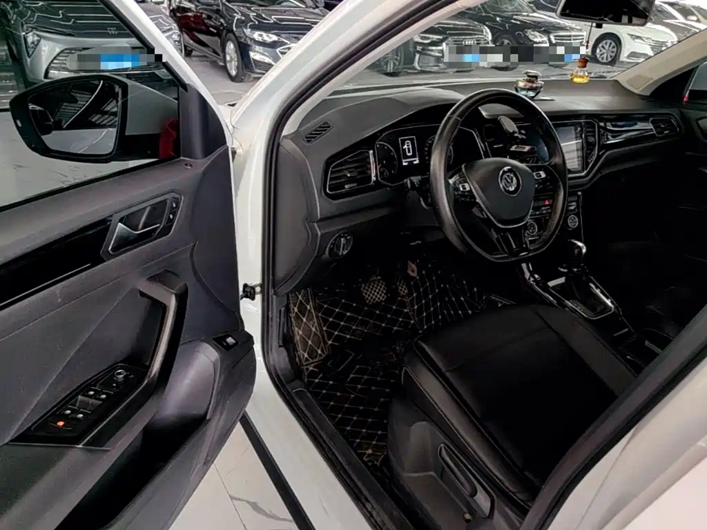 Volkswagen T-Roc — миниатюра 16