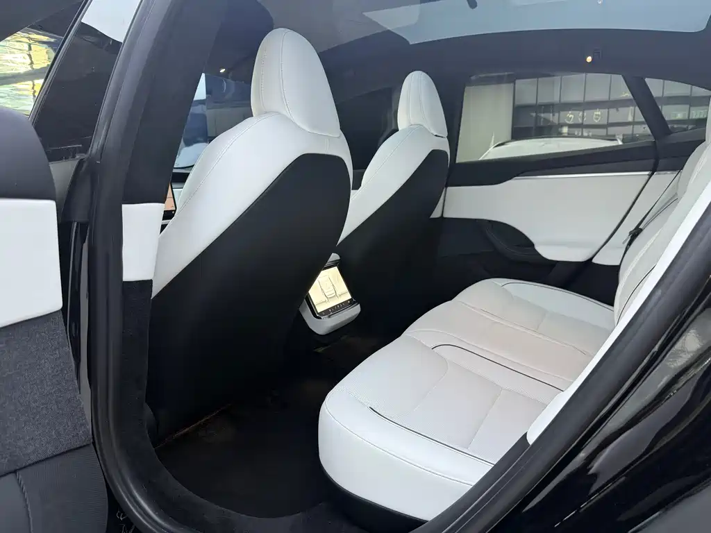 Tesla Model S — миниатюра 7