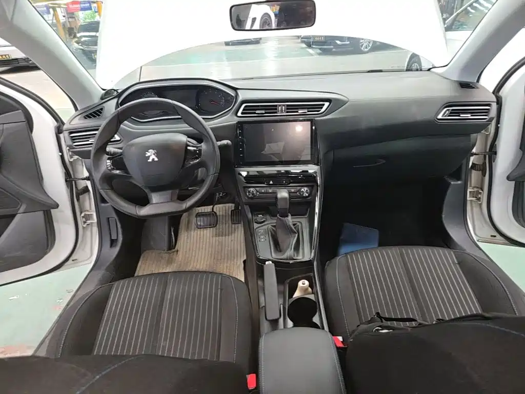 Peugeot 308 — миниатюра 10