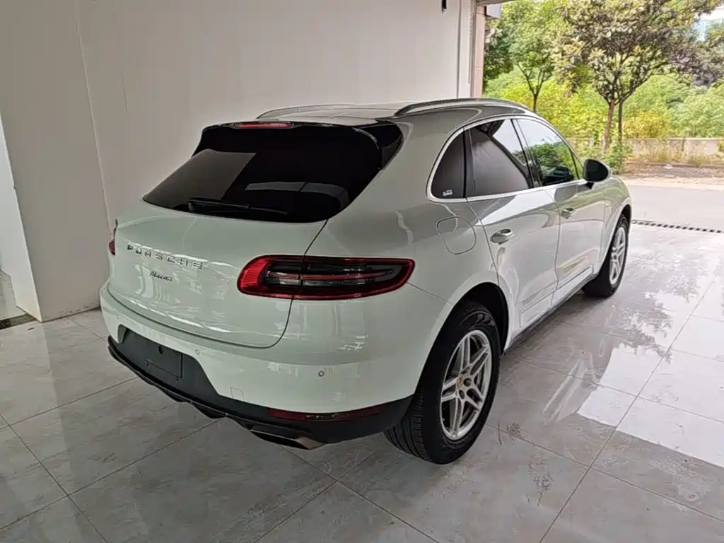 Porsche Macan — миниатюра 7