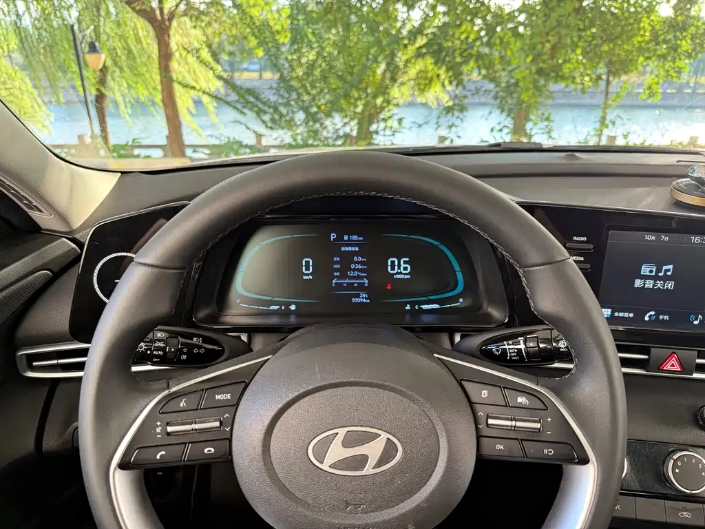 Hyundai Elantra — миниатюра 14