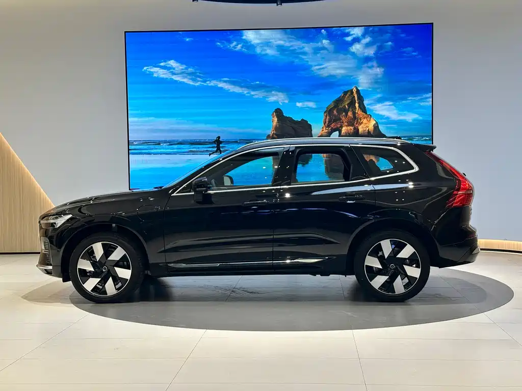 Volvo XC60 2025 Luxury