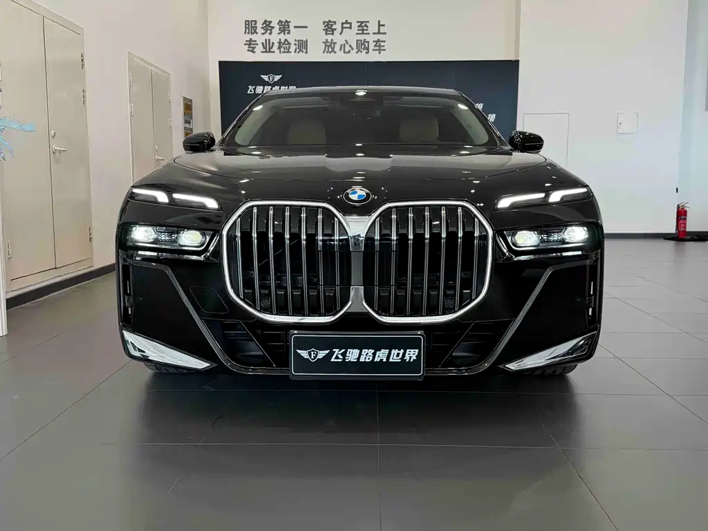 BMW 7 Series — миниатюра 2