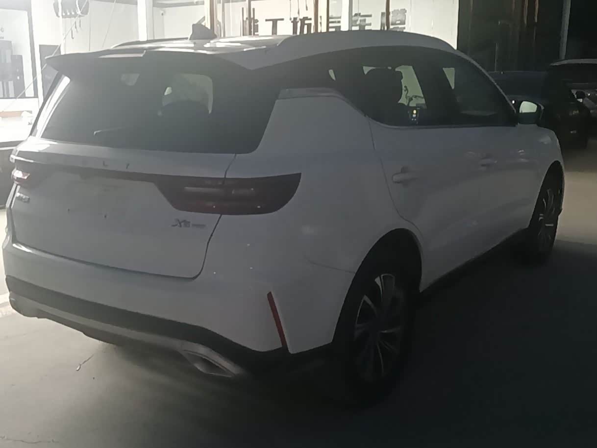 Geely Emgrand X6 1.4 л 2022 г. Белый, пробег 39000 км
