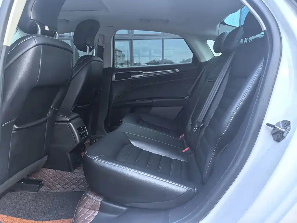 Ford Mondeo — миниатюра 11