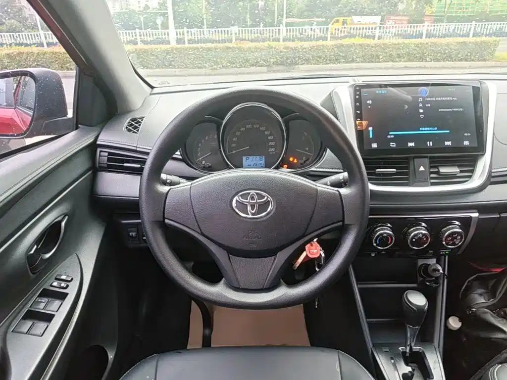 Toyota Yaris L — миниатюра 11