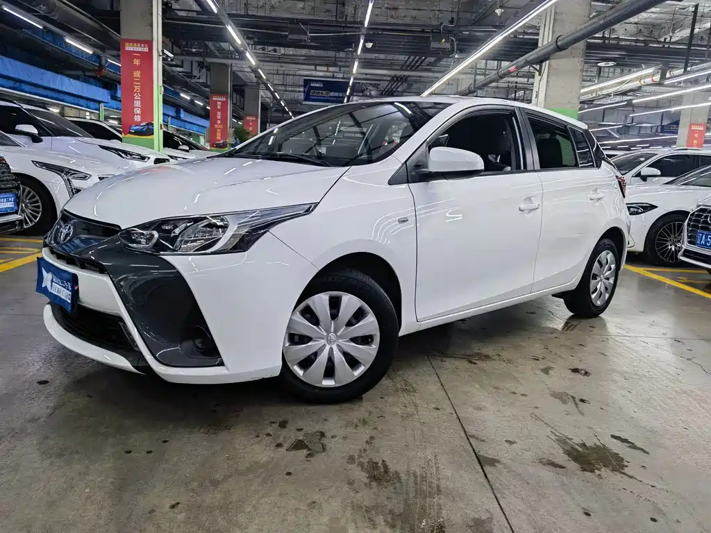 Toyota Yaris L 2021