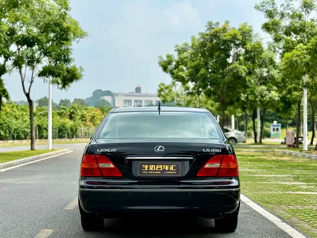 Lexus LS — миниатюра 7