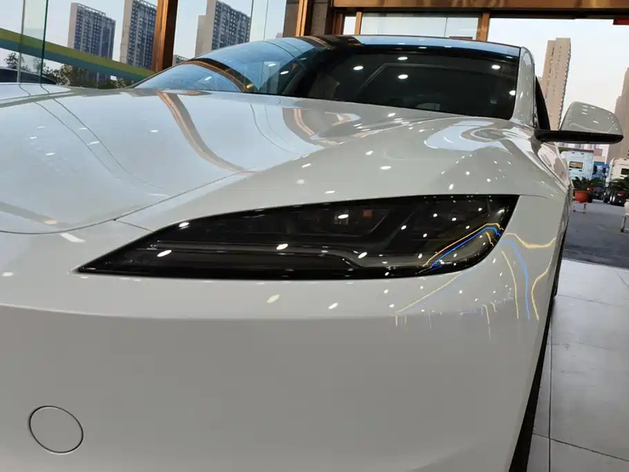 Tesla Model 3 — миниатюра 5