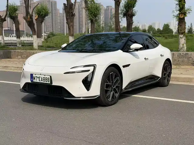 2025 Avatr 06