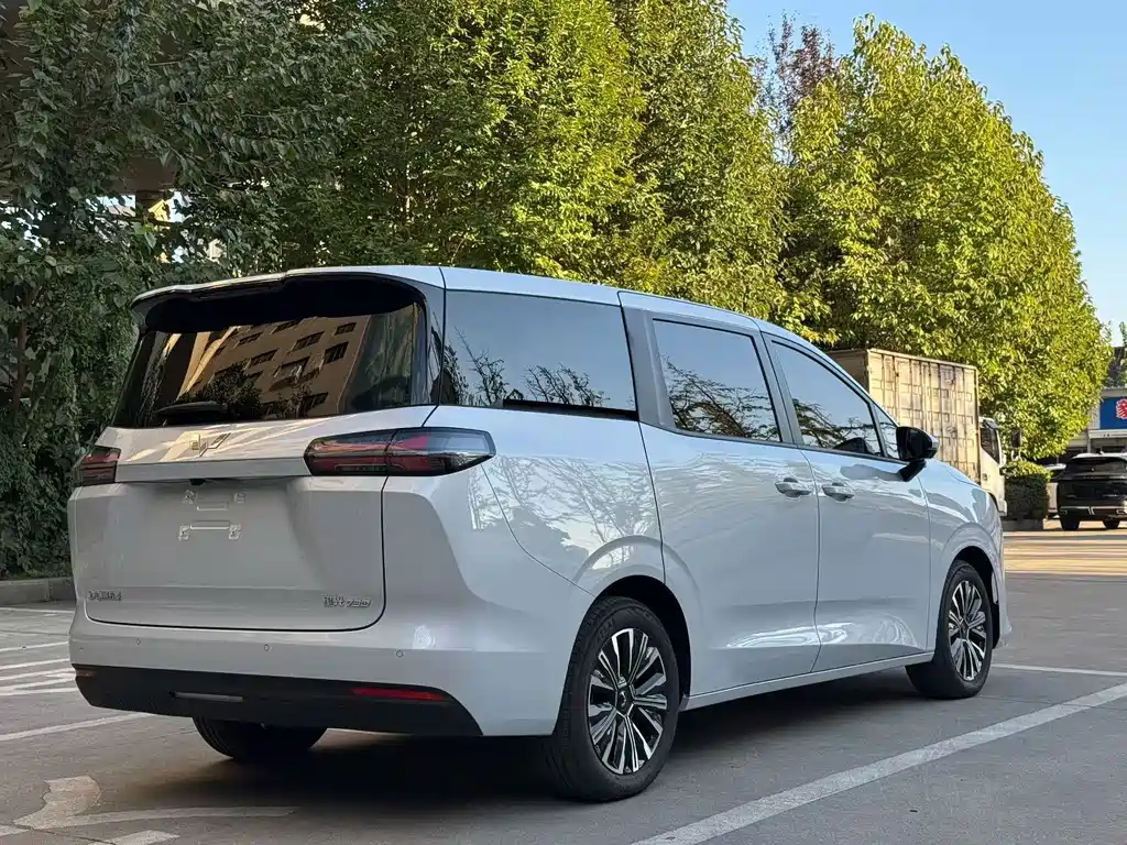 Wuling Xingguang 730 New Energy — миниатюра 7
