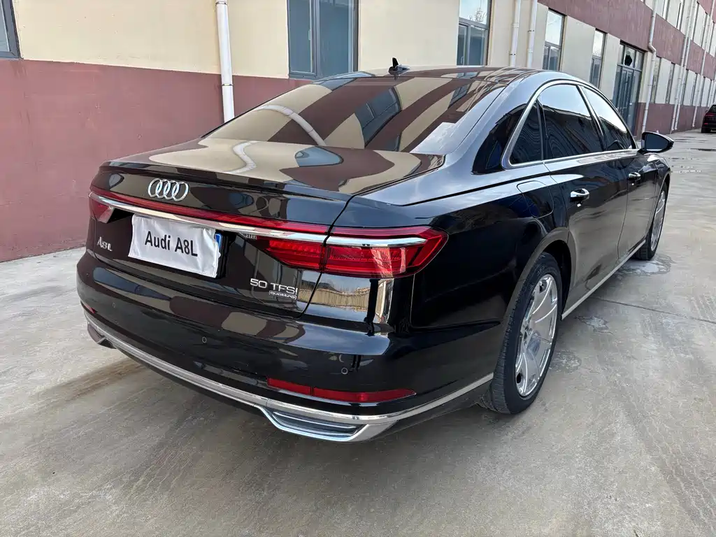 AUDI A8