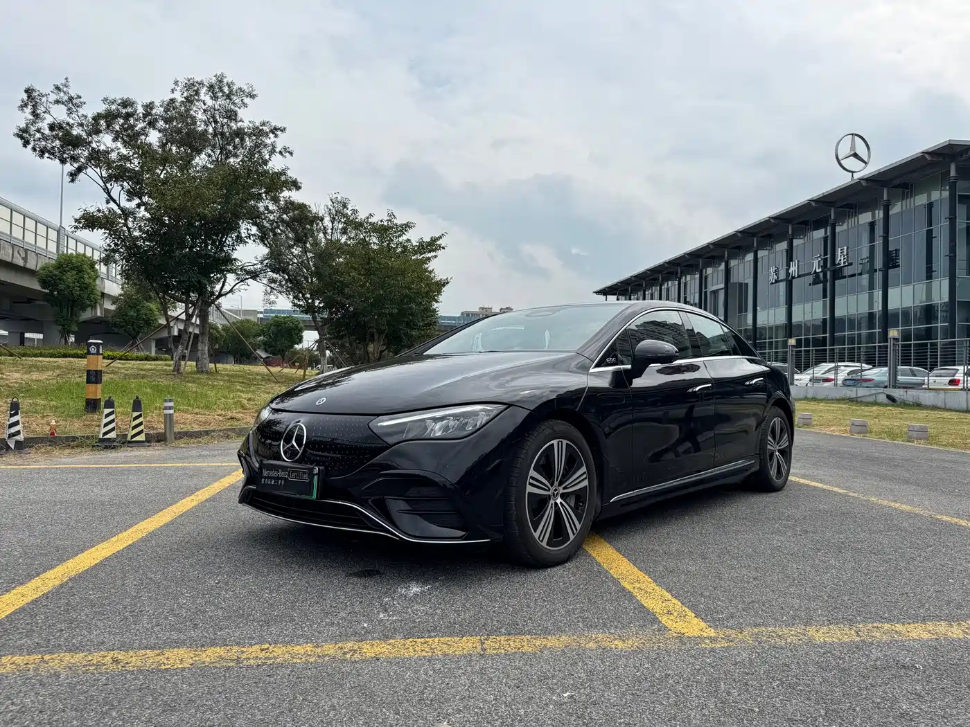 奔驰EQE 2025款 500 4MATIC 先锋版 2025