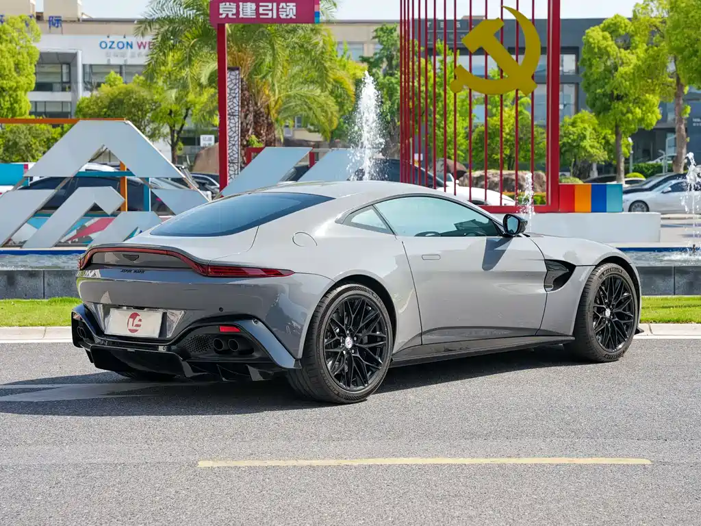 Aston Martin V8 Vantage 2020 4.0T V8 Coupe