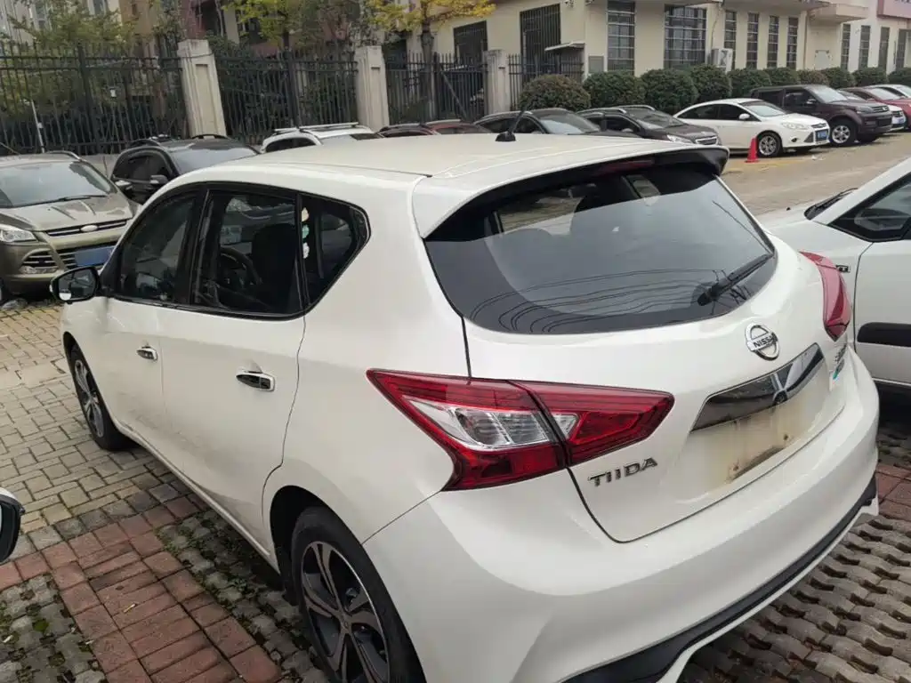 Nissan Tiida — миниатюра 5