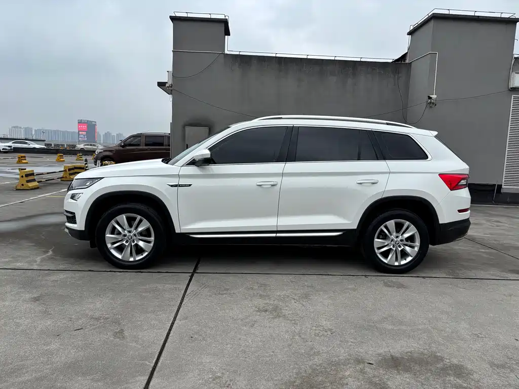Skoda Kodiaq TSI330 7 seats 2WD Luxury Premium Enjoy Edition, фото 4
