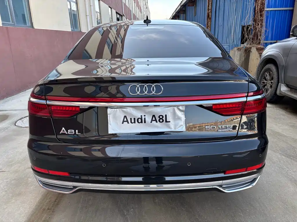AUDI A8