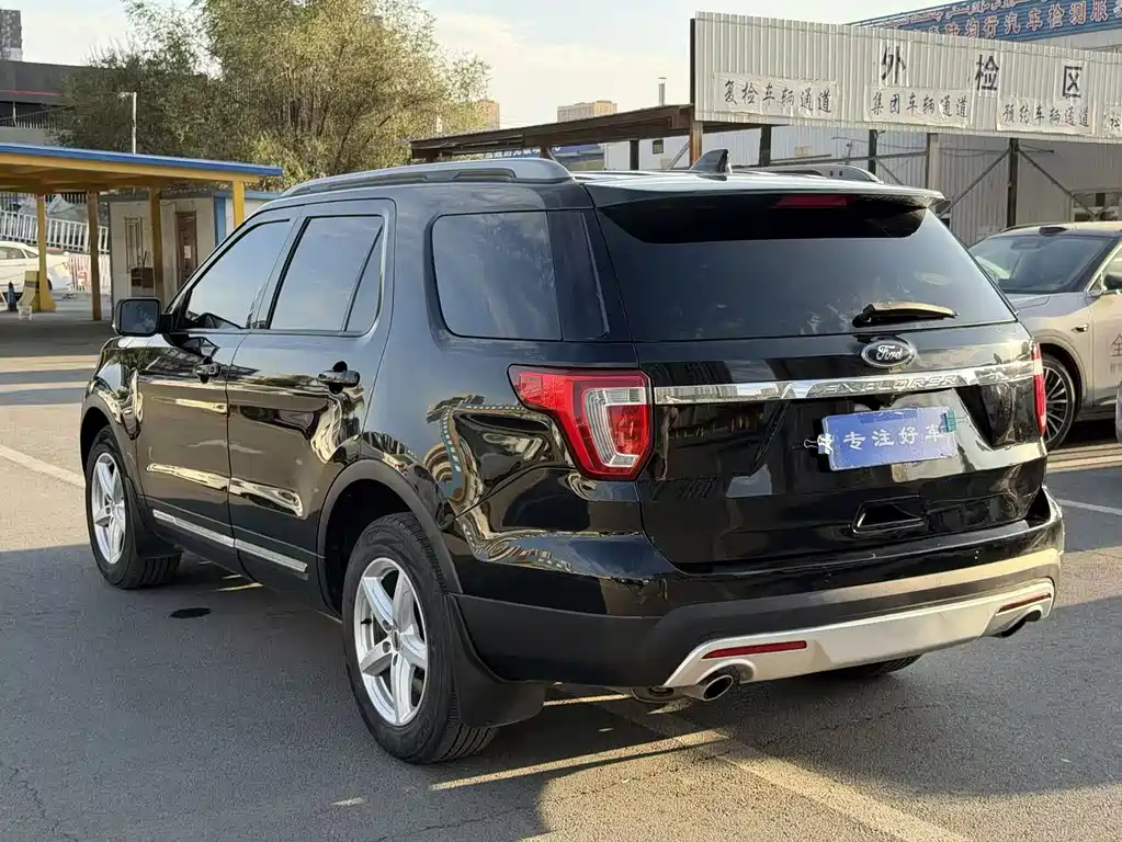 Ford Explorer (Import) — миниатюра 9