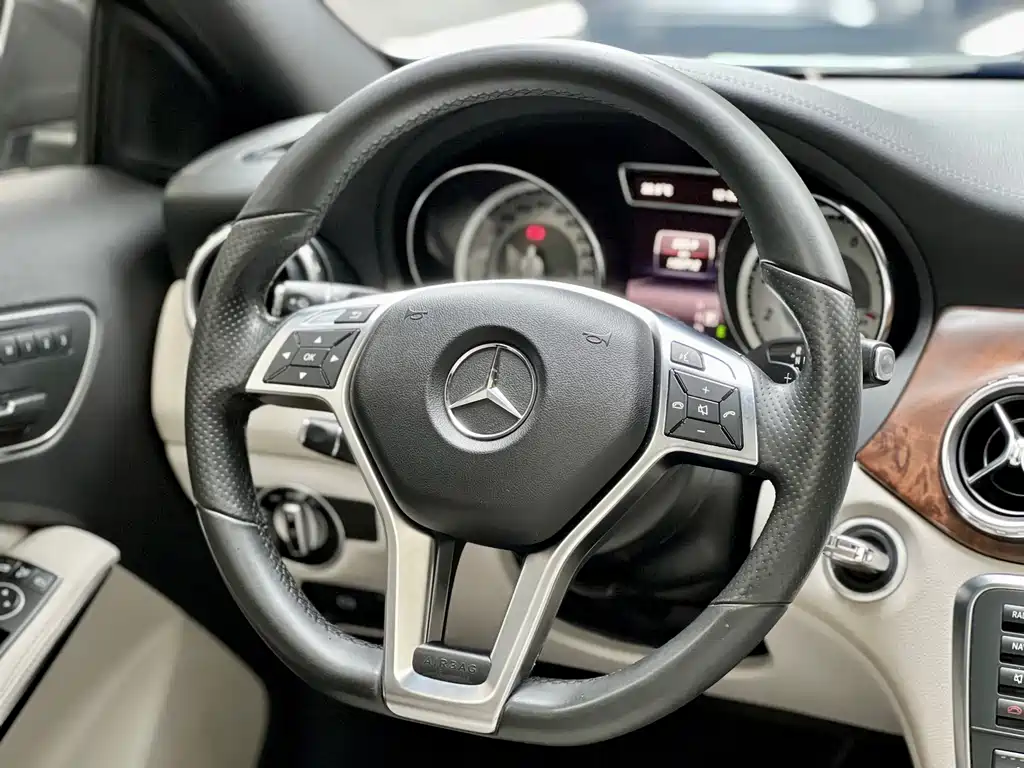 Mercedes-Benz GLA — миниатюра 11