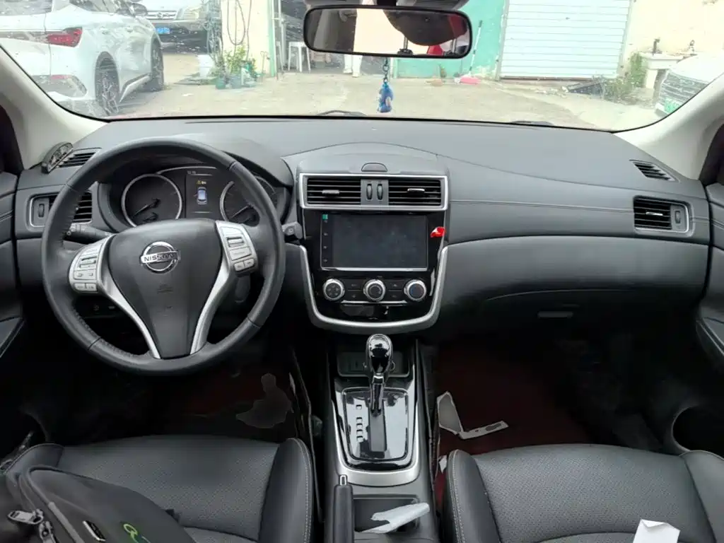 Nissan Tiida — миниатюра 10