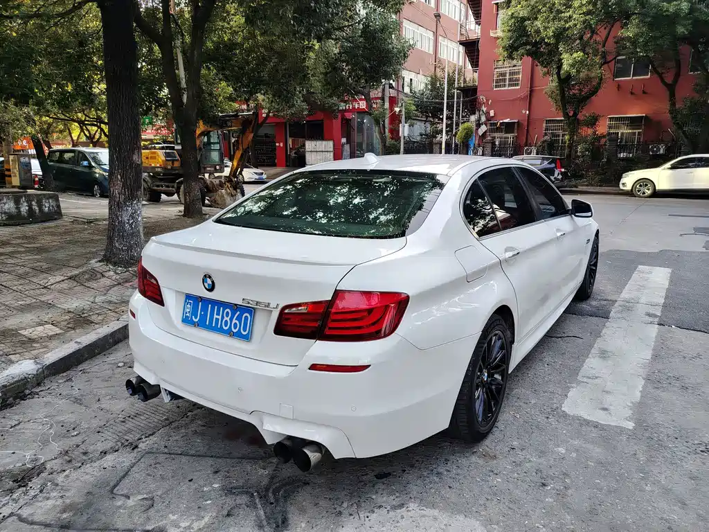 BMW 5 Series — миниатюра 12