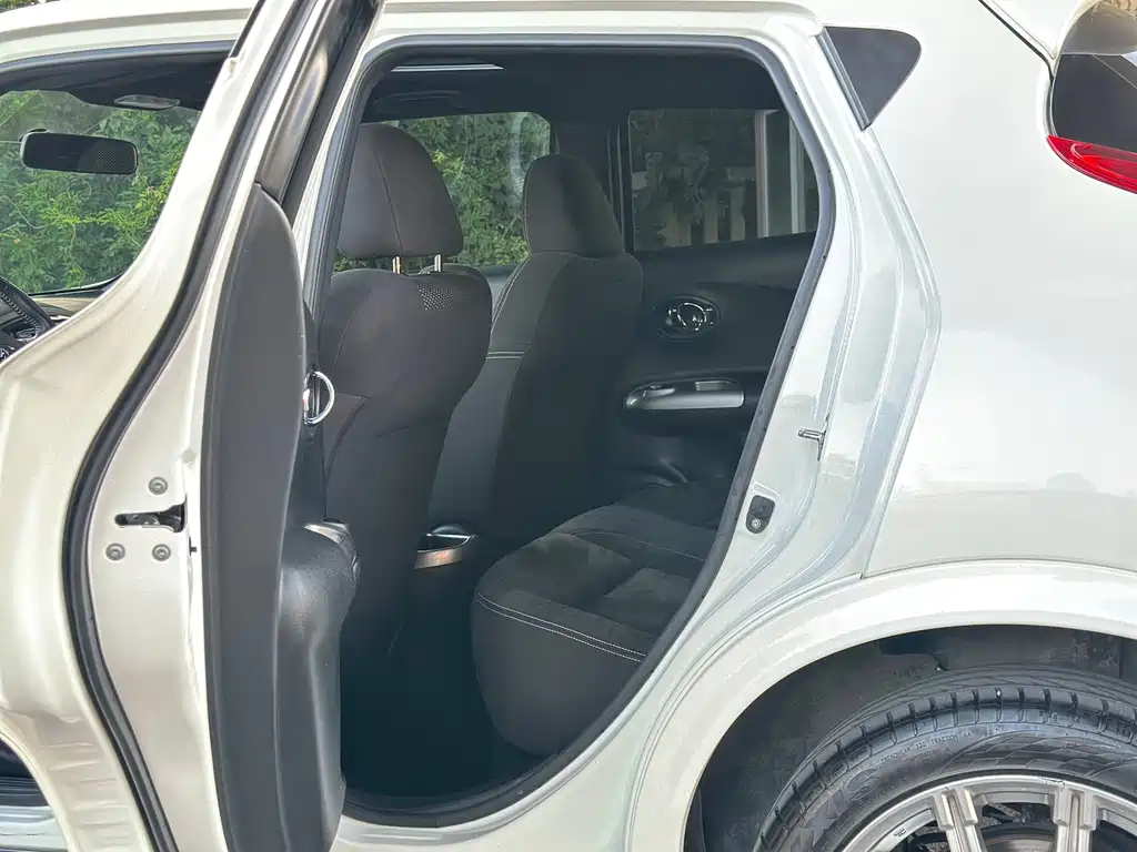 Infiniti ESQ — миниатюра 6