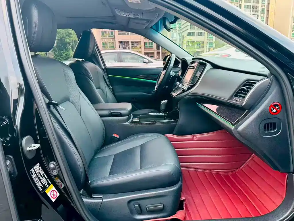 Toyota Crown — миниатюра 8
