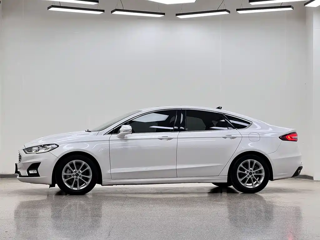 Ford Mondeo 2020 — фото 4