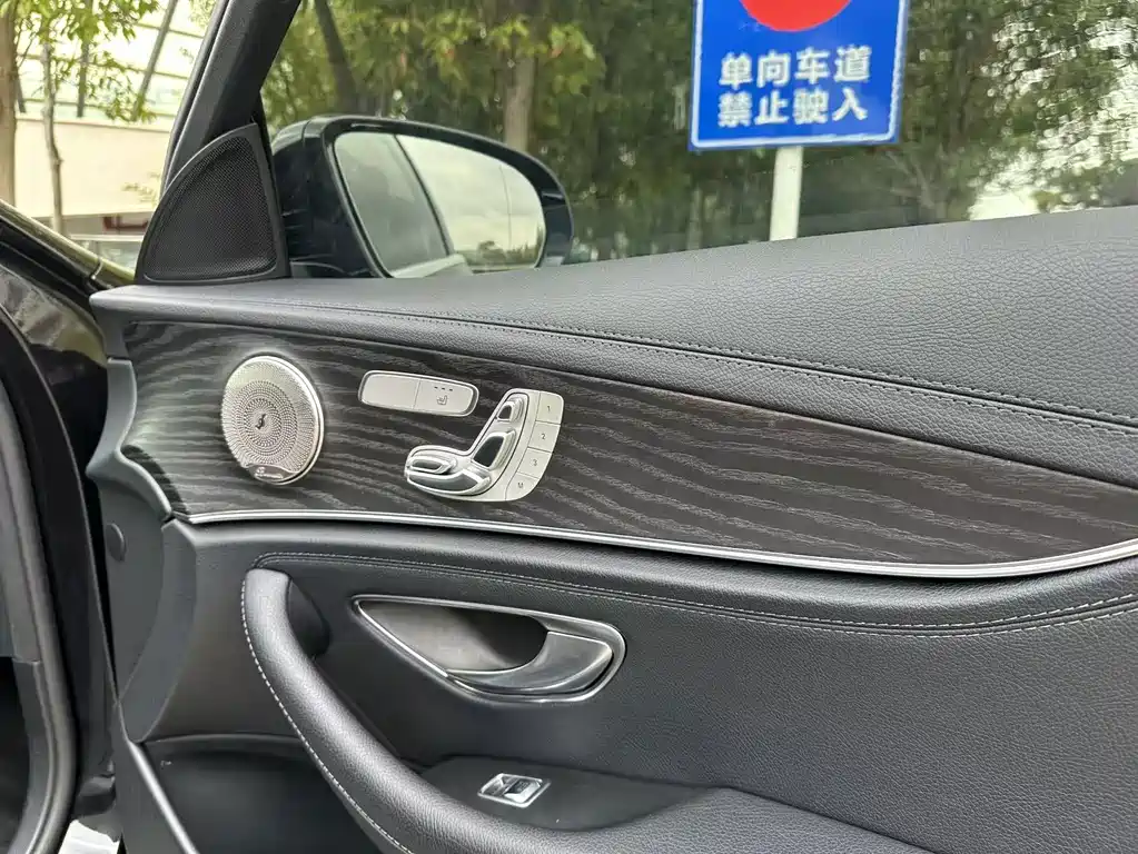Mercedes-Benz E-Class — миниатюра 30