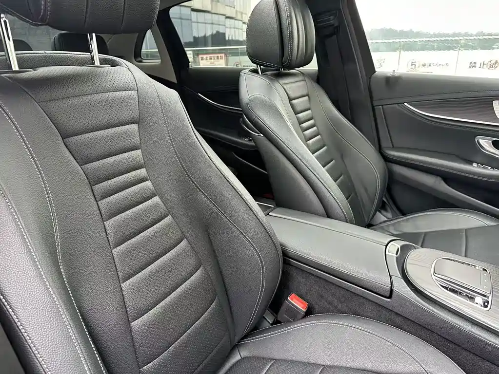 Mercedes-Benz E-Class — миниатюра 32