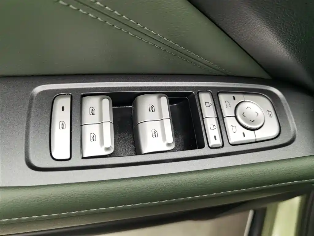 BAOJUN YUE ALSO PLUS