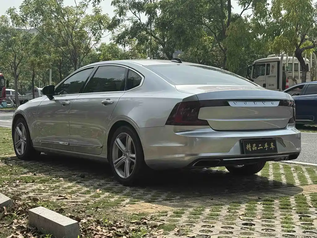 Volvo S90 2018 T4
