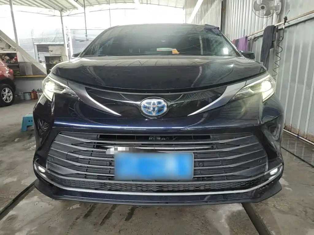 Toyota Sienna — миниатюра 3