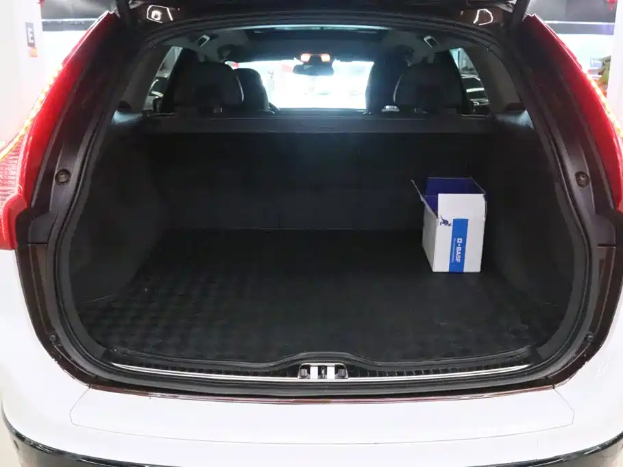 Volvo XC60 (Import) — миниатюра 18