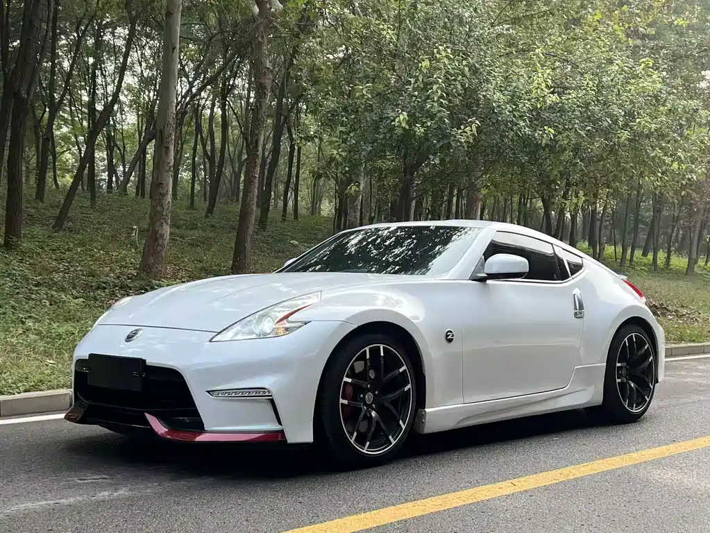 NISSAN 370Z