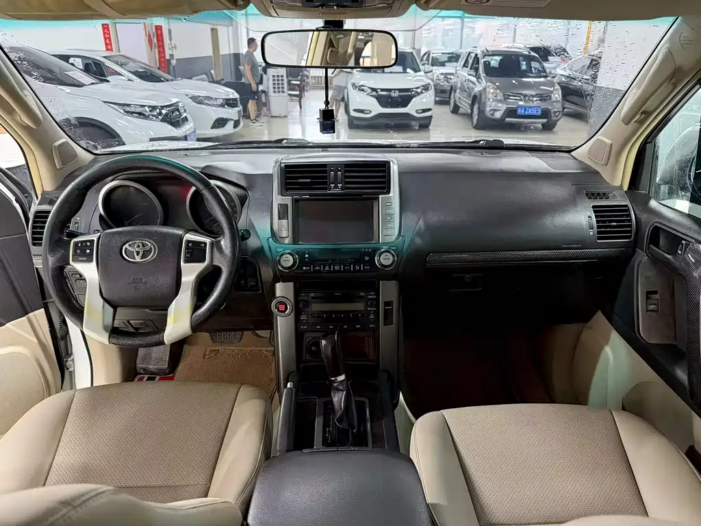 Toyota Land Cruiser Prado 2010 2.7L AT Standard
