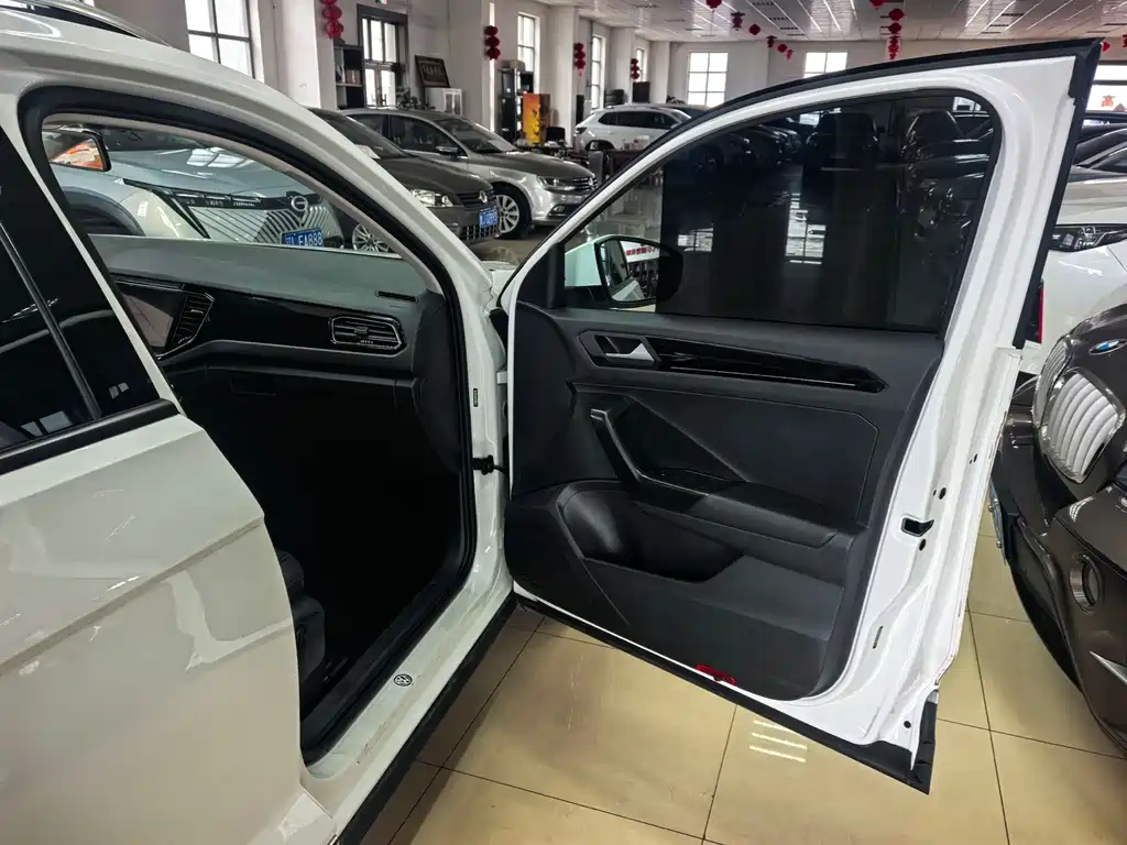 VOLKSWAGEN T ROC EXPLORING SONGS