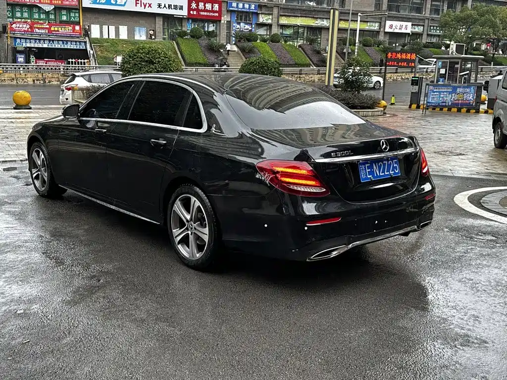 Mercedes-Benz E-Class — миниатюра 5