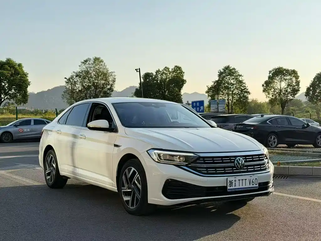 Volkswagen Sagitar — миниатюра 3