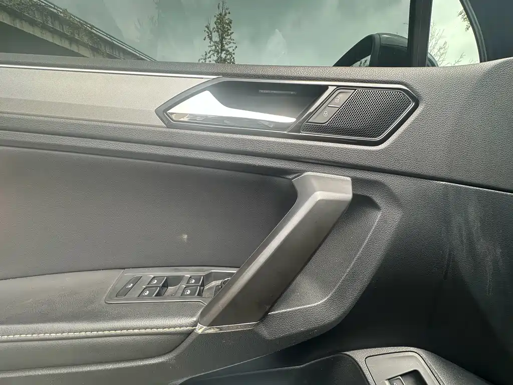 Volkswagen Tiguan L — миниатюра 10
