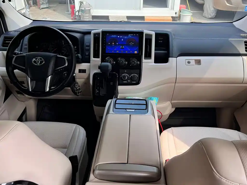 Toyota Hiace — миниатюра 10