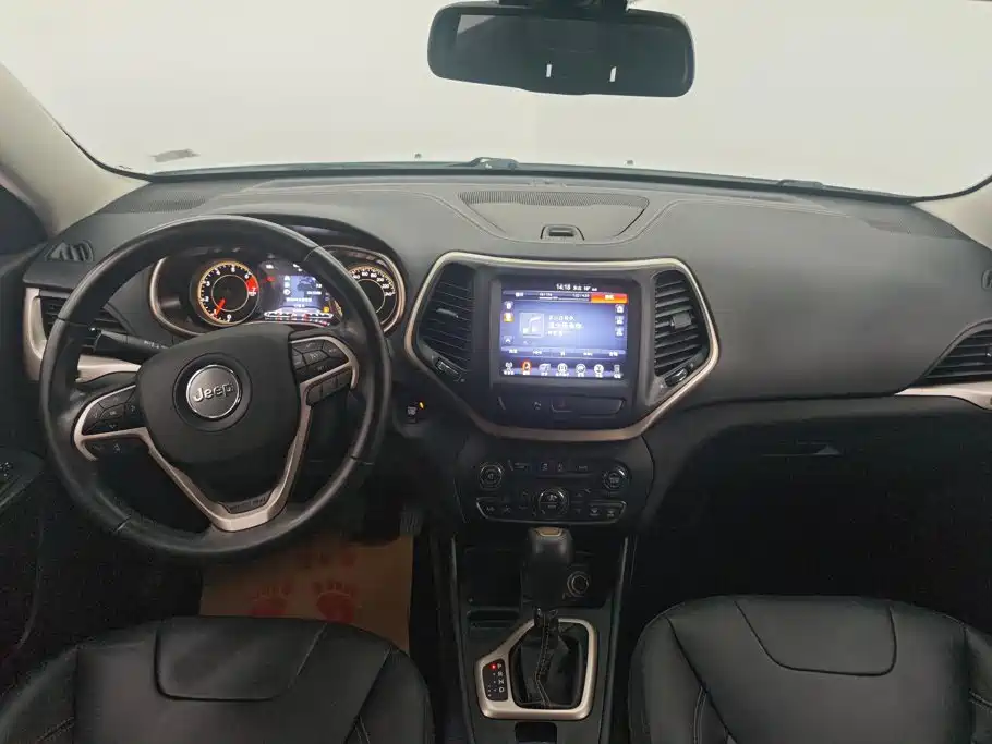 Jeep Cherokee — миниатюра 12