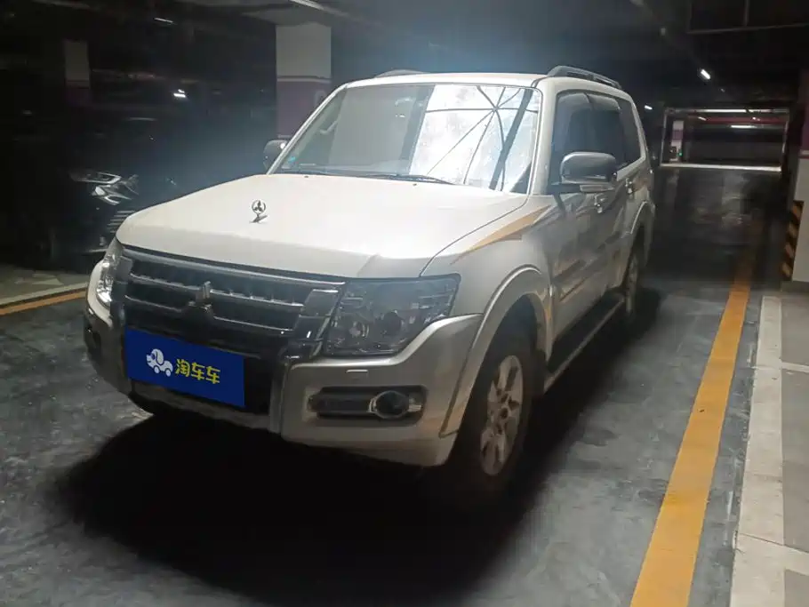 Mitsubishi Pajero (Import)