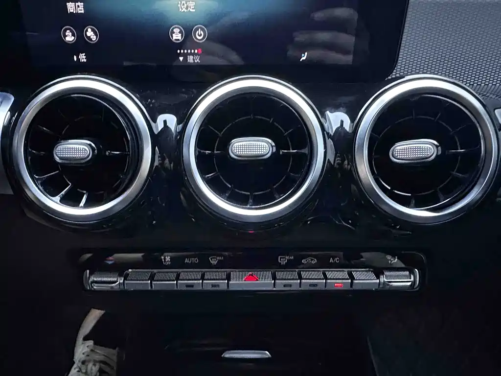 Mercedes-Benz GLB — миниатюра 13