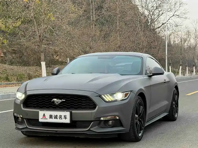 FORD MUSTANG