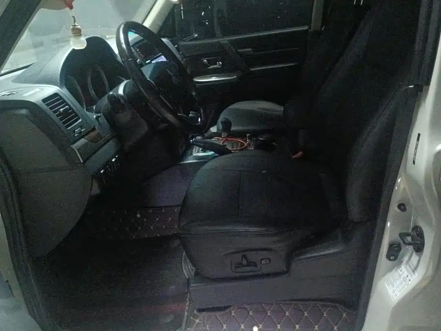 Mitsubishi Pajero (Import) — миниатюра 9