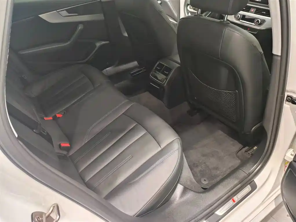 Audi A4L — миниатюра 7